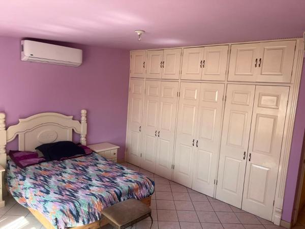 habitación a 2 cuadras de la Normal del Estado y 8 de ITESM, Rezervați  Gen Fierro Villalobos Airport 