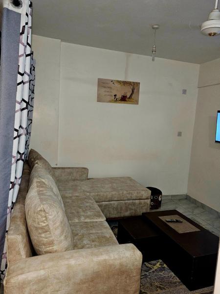 Cozy One bedroom apartment, Rezervați Apartament Hoteluri în Coast Region cu parcare, Parcare