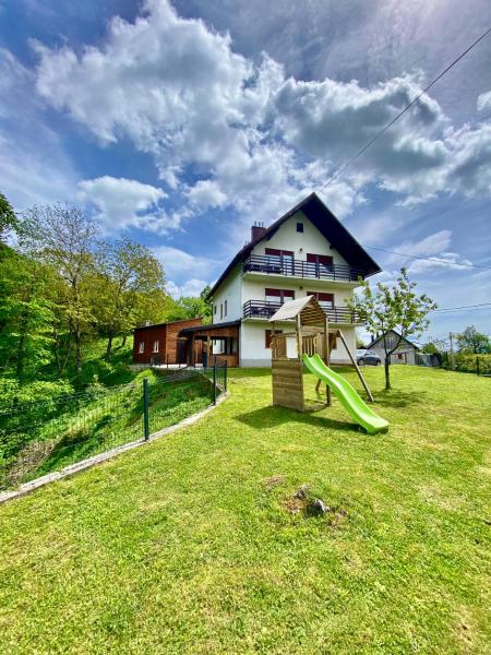 Holiday Home Maklen Gorski kotar with sauna and jacuzzi, Rezervați  Hoteluri în Kvarner cu parcare, Parcare