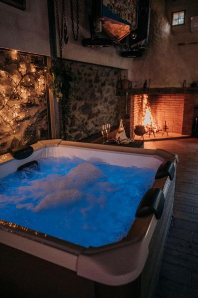 LARCADE Loft Industrial-Jacuzzi, Rezervați  Castillo de Bayuela 