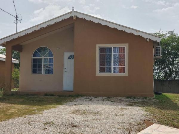 1-Bed House Sleeps 2 in Secure Community, Rezervați  Old Harbour Jamaica