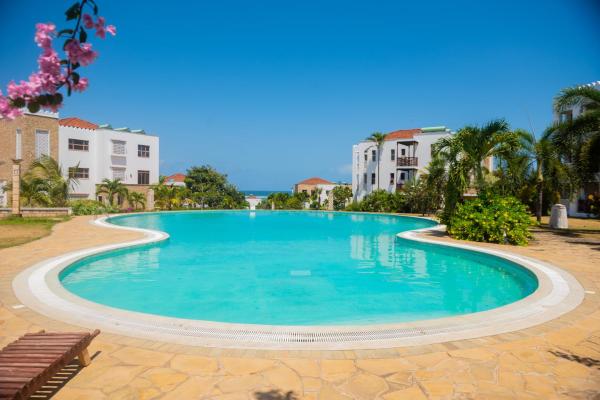 Njakaimba Beachfront Villa., Rezervați  Hoteluri în Coast Region cu piscină, Piscină