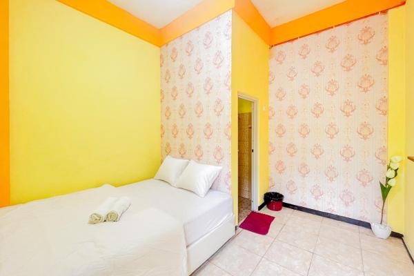 Sion Homestay Mitra RedDoorz near Terminal Kertajaya Mojokerto, Rezervați Hotel Brangkal East Java
