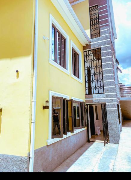 Select Elegant 3 Rooms 3 sized king-bed @ Abuja FCT, Rezervați  Abuja Bwari