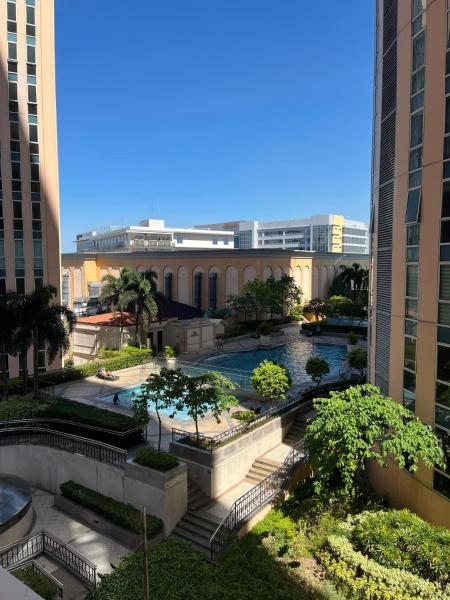 Cozy condo with balcony in Taguig, Rezervați  Hoteluri în Luzon cu piscină, Piscină