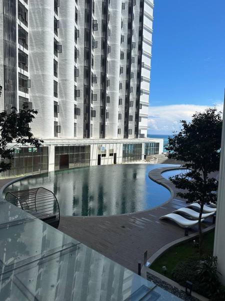 Topaz Nilam Residence 5 pax The Shore KK Centre, Rezervați  Hoteluri în Borneo cu piscină, Piscină
