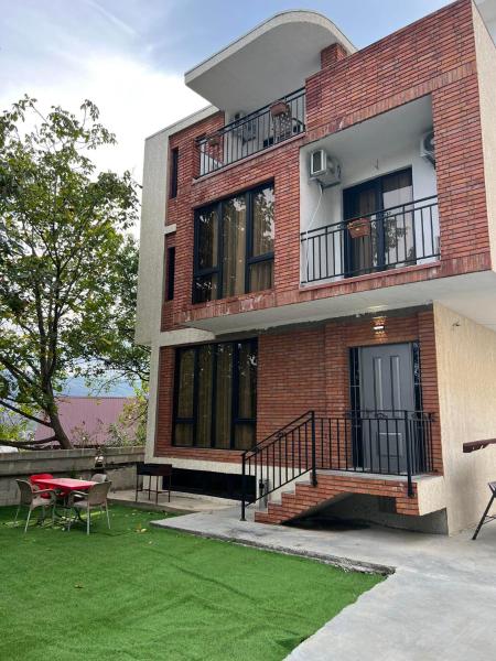 Villa for families and friends 3, Rezervați  Hoteluri în Tbilisi Region cu parcare, Parcare