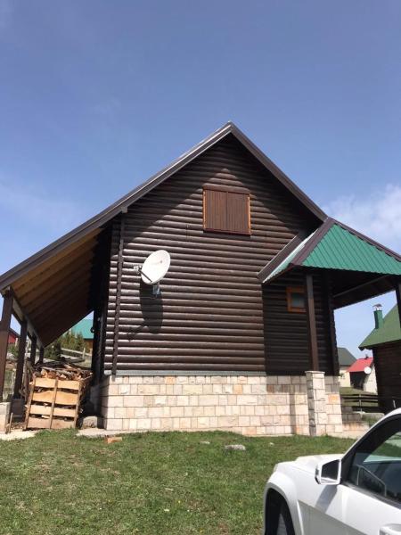 Durmitorska kuća, Rezervați  Hoteluri în Zabljak County cu parcare, Parcare