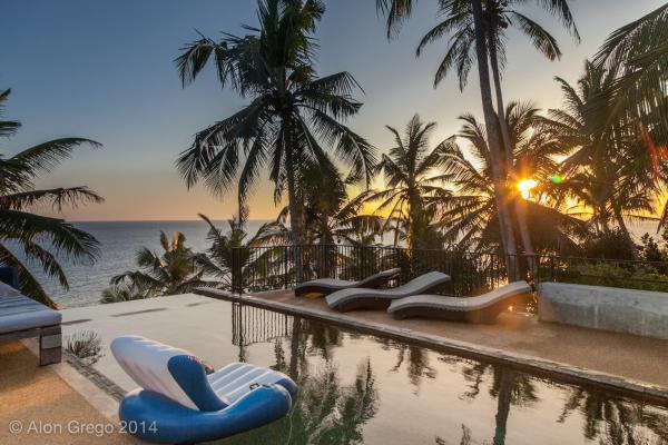 Nisala Suites, Rezervați Hotel Hoteluri în Walgama cu piscină, Piscină