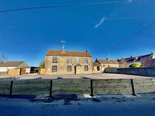 The Den and Orchard, Rezervați  Frome Somerset