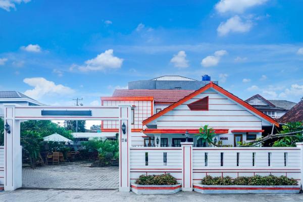Dancenter Guest House Omah Anakku, Rezervați  Hoteluri în Sumatra cu parcare, Parcare
