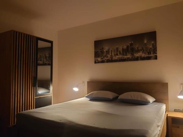 Villa Peragi - Triple Room with Balcony and Private External Bathroom, Rezervați  Molunat Dubrovnik-Neretva County