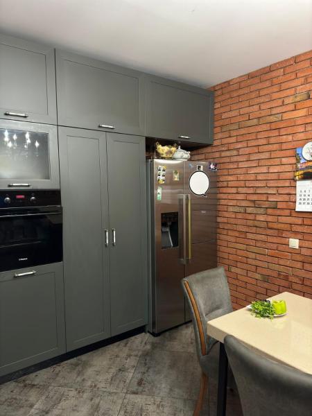Charming Private House Pekini av, Rezervați  Hoteluri în Tbilisi Region cu parcare, Parcare