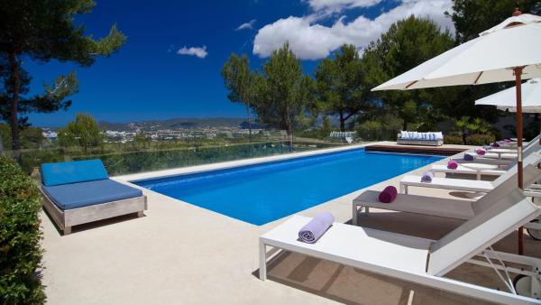 Spectacular 6 Bedroom Villa in San Jose 1062, Rezervați  Hoteluri în Ibiza cu parcare, Parcare
