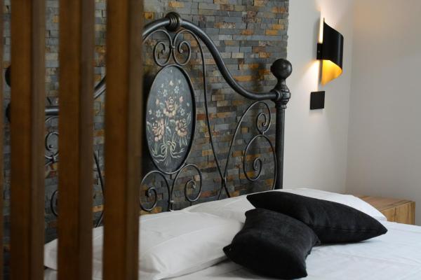 Casa Lorenzetti, Rezervați  Recanati 