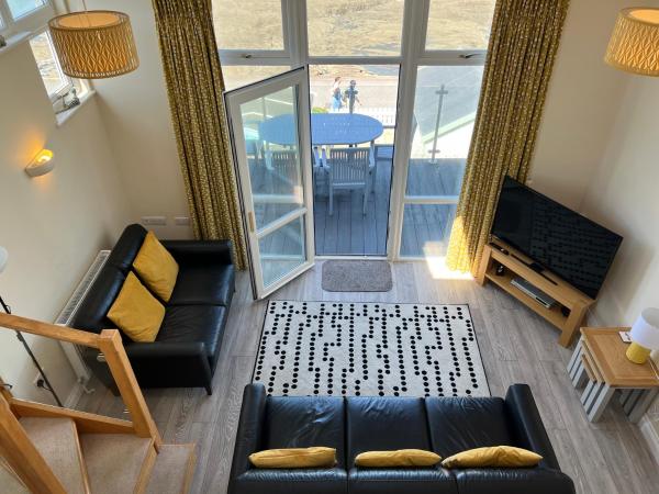 Coastal Retreat in Westward Ho! - 2 Bedrooms, Sea Views & Terrace, Rezervați  Westward Ho Devon