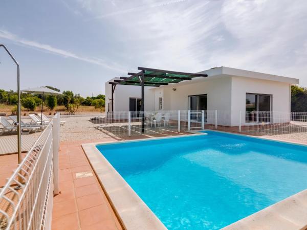 Villa Brown's with Private Pool in Vilamoura, Rezervați  Hoteluri în Algarve cu piscină, Piscină