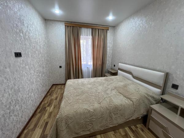Apartment Lizi, Rezervați Apartament Hoteluri în Itʼkhvisi cu parcare, Parcare