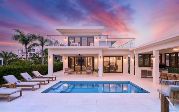 Sunny Bay Estate Villa 4 Bedroom Waterfront, Rezervați  Providenciales Insulele Turks şi Caicos