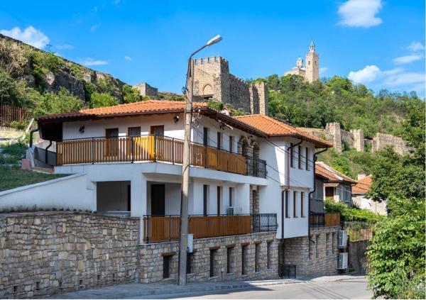 Tarnovka - Guest Rooms, Rezervați  Hoteluri în Gabrovo cu parcare, Parcare