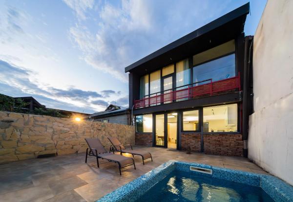 Niabi Villa with pool, Rezervați  Hoteluri în Tbilisi Region cu piscină, Piscină
