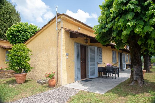 Le Casine Lazzareschi, Rezervați  Hoteluri în Capannori cu piscină, aproape de Villa Torrigiani, Piscină