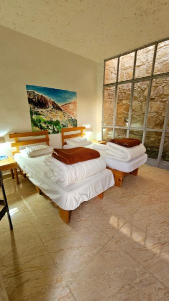 Wadi Dana Lodge - نزل وادي ضانا, Rezervați  Hoteluri în Petra cu parcare, Parcare