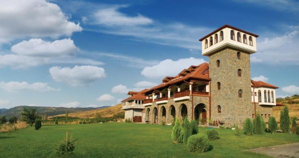 Popova Kula Hotel & Winery, Rezervați Hotel Hoteluri în Demir Kapija cu parcare, Parcare
