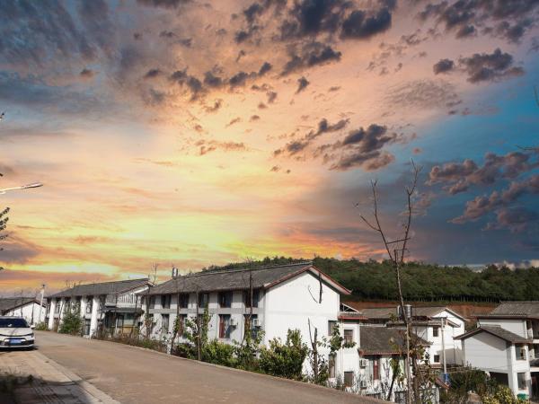 红景轩酒店昆明东川红土地景区kunming Hongjingxuan Hotel, Rezervați  Dongchuan Yunnan