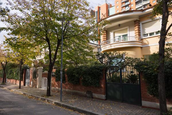 Ufo Boutique Hotel, Rezervați  Hoteluri în Tirana County cu parcare, Parcare