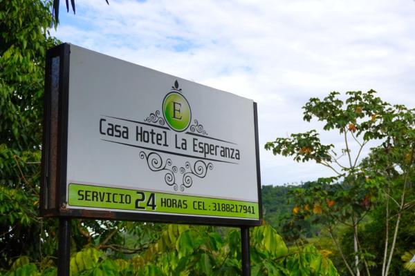 Casa Hotel La Esperanza, Rezervați  Hoteluri în Putumayo cu parcare, Parcare