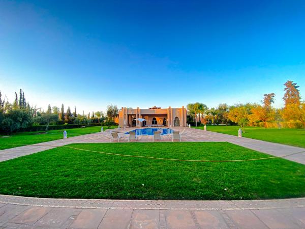 Villa Moyen orient by séjour, Rezervați  Hoteluri în Marrakech-Tensift-Haouz cu piscină, Piscină
