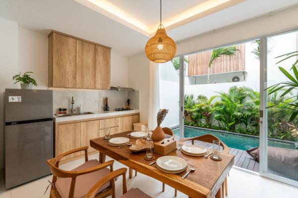 Sunrise Bliss Canggu 2BR Private Pool Villa By Bali Bliss Properties, Rezervați  Hoteluri în Dalung cu piscină, Piscină