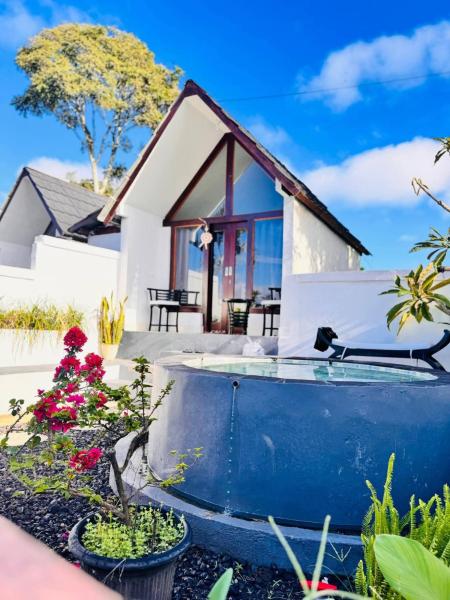 Savana Bali Glamping, Rezervați Teren de campat Hoteluri în Bangli cu piscină, Piscină