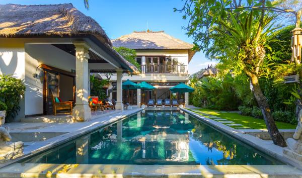 Superb and Elegant 4-Bedroom Villa - Up to 10 guests, Rezervați  Hoteluri în Bali cu parcare, Parcare