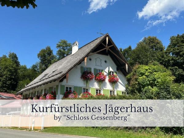 KURFÜRSTLICHES JÄGERHAUS - by "Schloss Gessenberg" - luxurious vacation home with mountain views, suitable for families and friends, Rezervați  Hoteluri în Bavaria cu parcare, Parcare