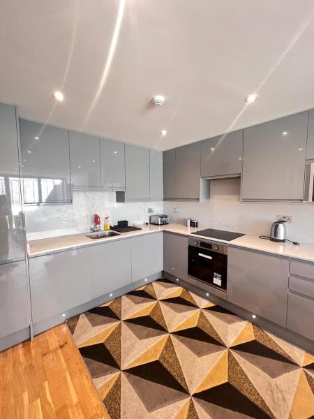 Lovely home, Rezervați  Hoteluri în Londra Mare cu parcare, Parcare