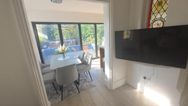 Superb luxury stay Croydon London, Rezervați  Hoteluri în Londra Mare cu parcare, Parcare