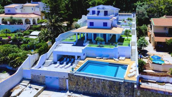 Pearl with Sea Access & Shared Pool, Rezervați  Hoteluri în Santa Flavia cu piscină, Piscină