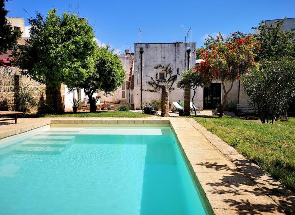 Villa Charita - Old Masseria in the historical town with private pool, Rezervați  Hoteluri în Castrignano del Capo cu parcare, Parcare