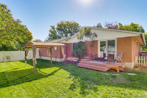 2 Mi to Gardner Village Family Gem with Fenced Yard, Rezervați  West Jordan Salt Lake County