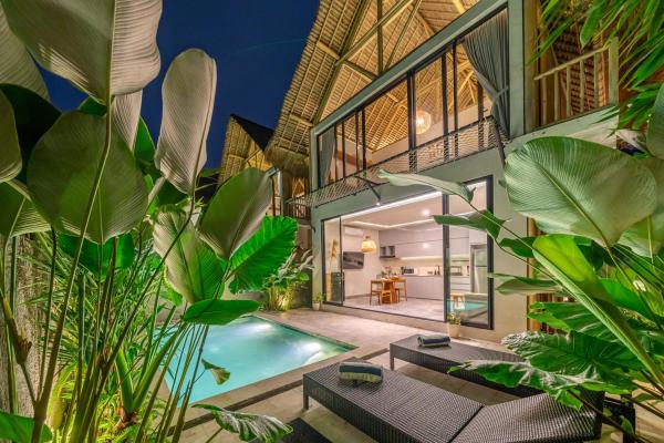 Tropical Hideaway - 1BR Villa with Epic Ricefield Views and Pool, Rezervați  Hoteluri în Bali cu parcare, Parcare