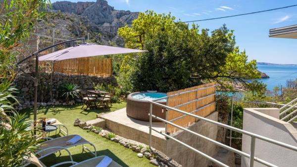 Holiday home Vranjak by Villas Guide, Rezervați  Hoteluri în Lika-Senj County cu parcare, Parcare