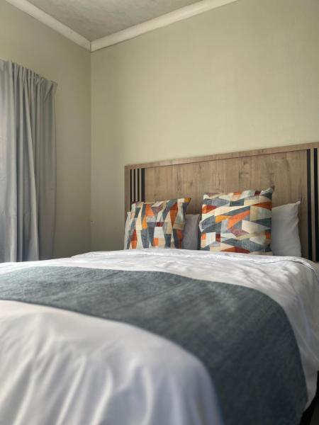 Sunray Guesthouse, Rezervați Hotel Newcastle KwaZulu-Natal