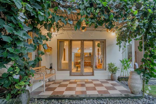 Charming Villa with Private Pool & Garden, Rezervați  Hoteluri în Bali cu parcare, Parcare