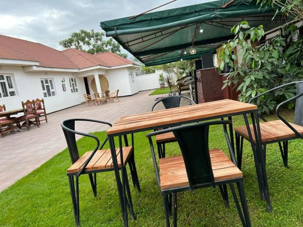 ArushaWest Hotel, Rezervați  Arusha Tanzania