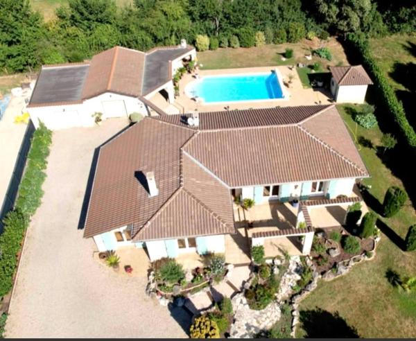 Villa atypique avec spa piscine 12x6 cheminée fdb proche du Golf dans parc arbore, Rezervați  Hoteluri în Labastide-du-Temple cu piscină, Piscină