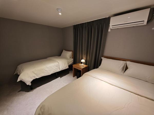 Unit D Hostel, Rezervați  Seul Coreea de Sud, lângă U:US