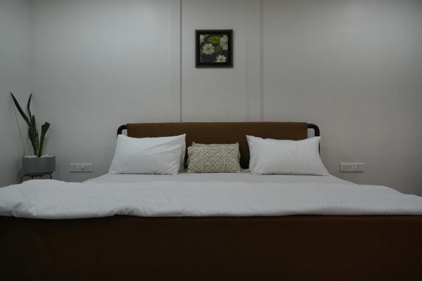 Niyati Nirvana, Rezervați  Hoteluri în Verna cu piscină, Piscină