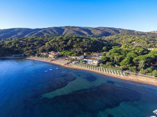 Residence in Capoliveri just 200 mt from the beach, Rezervați  Hoteluri în Capoliveri cu piscină, Piscină
